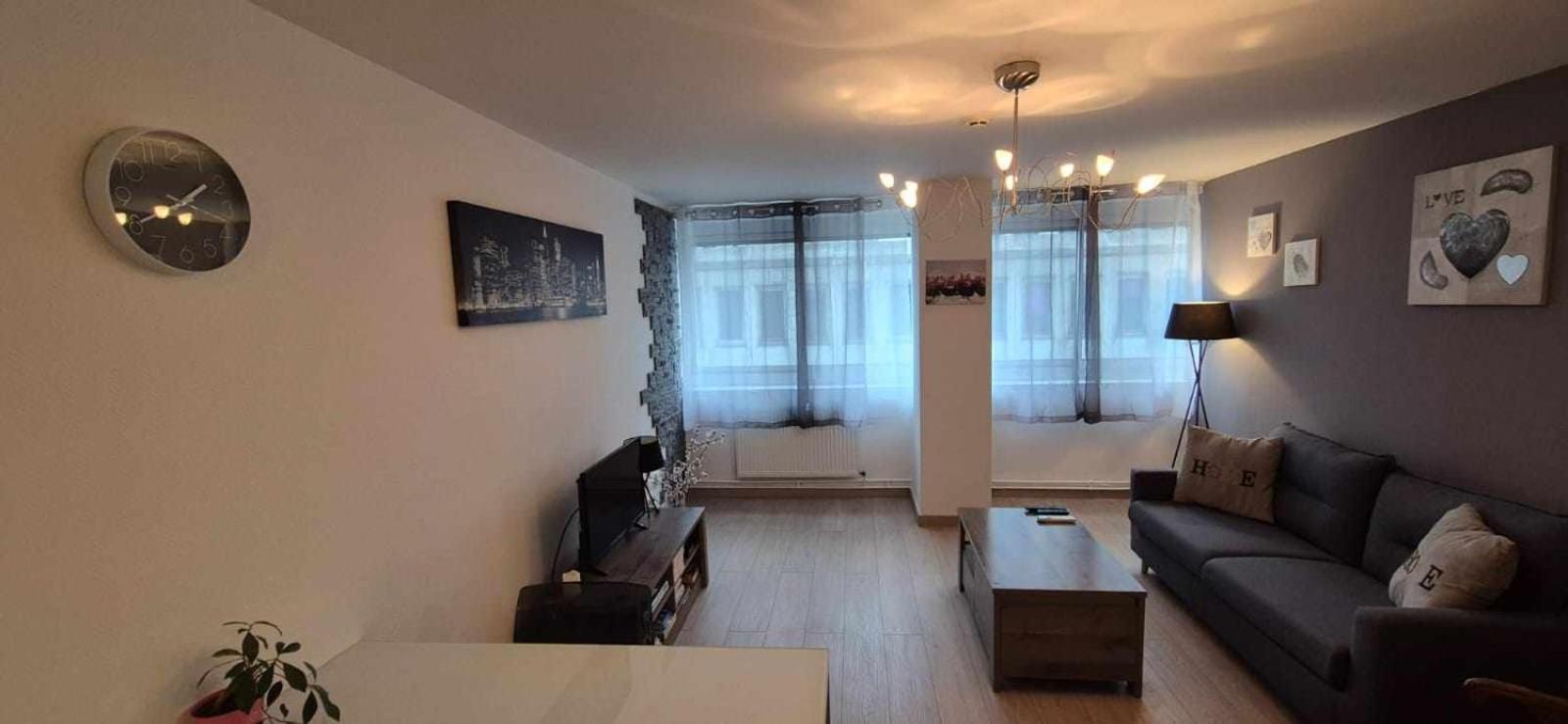 Nouveau !! Appartement Confortable Totalement Renove Avec Parking Gratuit - Hypercentre De Nancy Ngoại thất bức ảnh
